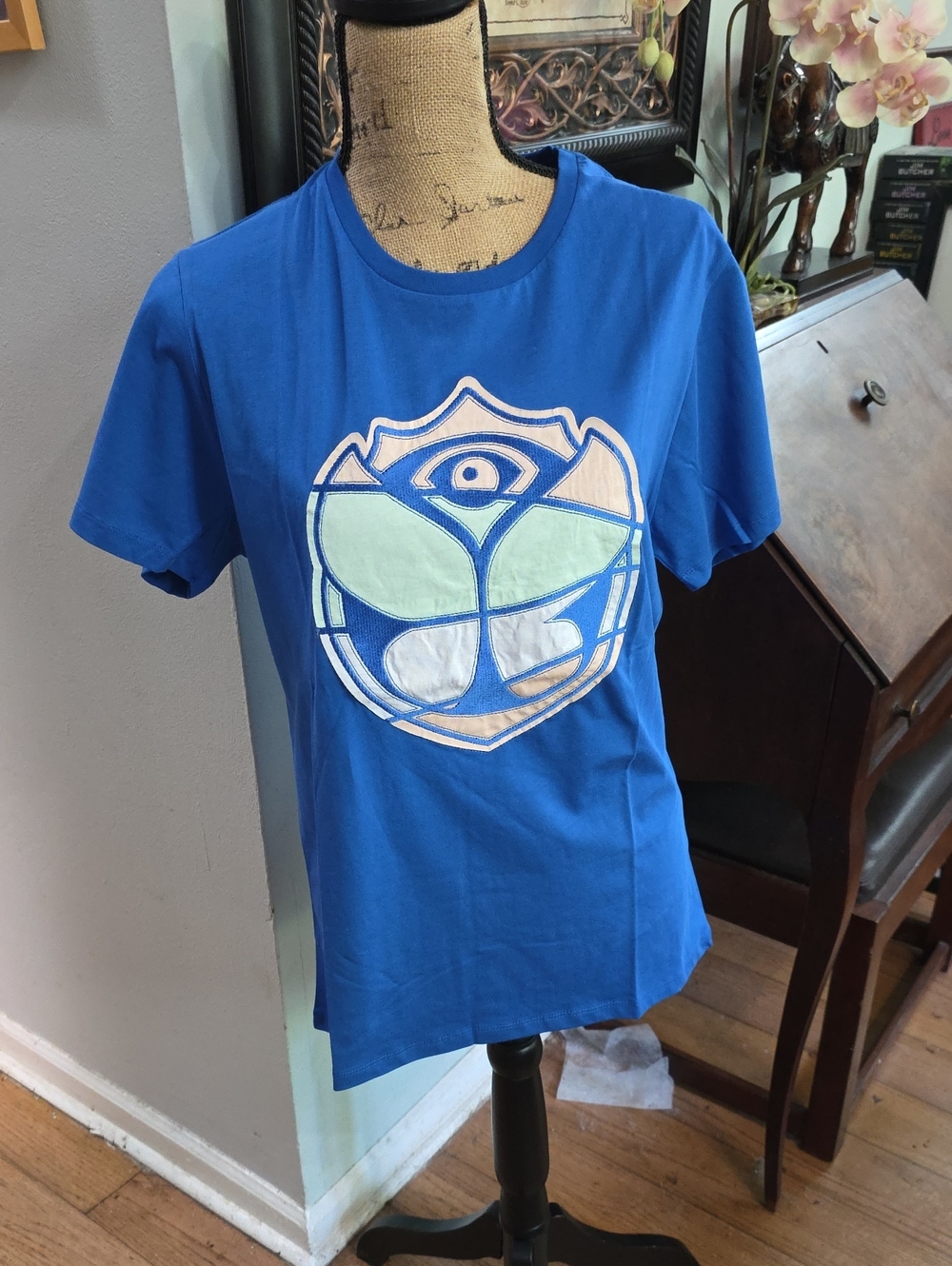Blue Graphic men's T-Shirt with Crest Design